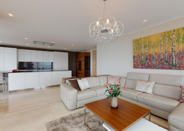 Prenajaté: BONAPARTE -HRADNÝ VRCH, 3 izb.byt 158 m2 + terasa 18 m2 + parking.