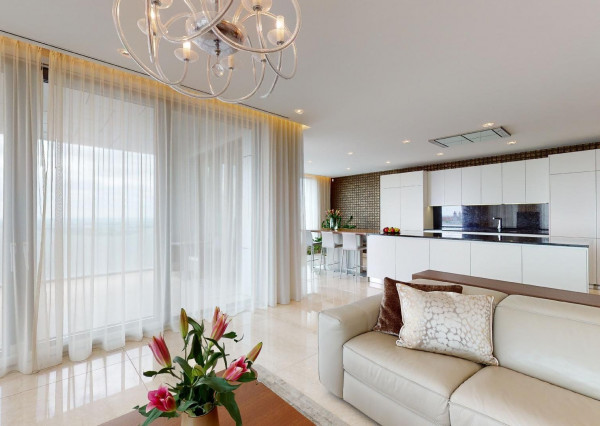 Prenajaté: BONAPARTE -HRADNÝ VRCH, 3 izb.byt 158 m2 + terasa 18 m2 + parking.