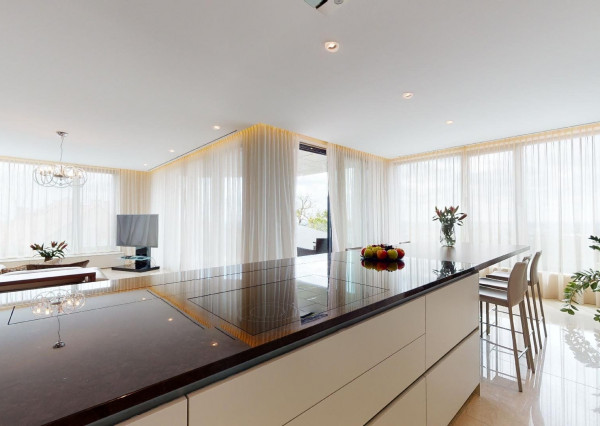 Prenajaté: BONAPARTE -HRADNÝ VRCH, 3 izb.byt 158 m2 + terasa 18 m2 + parking.