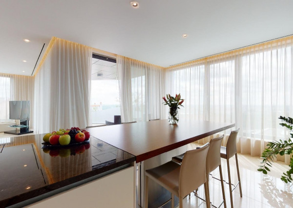 Prenajaté: BONAPARTE -HRADNÝ VRCH, 3 izb.byt 158 m2 + terasa 18 m2 + parking.