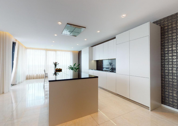 Prenajaté: BONAPARTE -HRADNÝ VRCH, 3 izb.byt 158 m2 + terasa 18 m2 + parking.