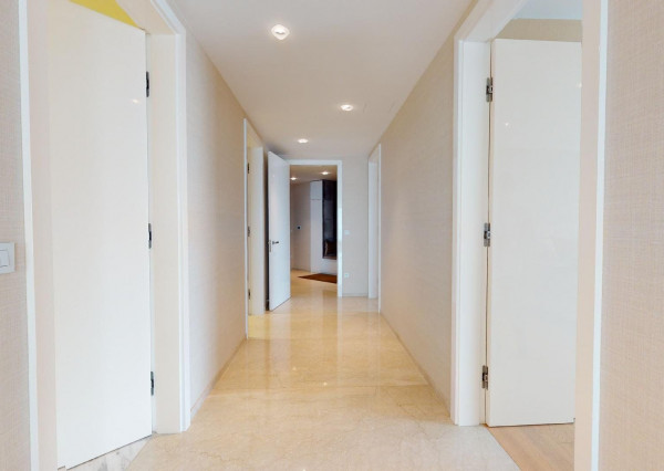 Prenajaté: BONAPARTE -HRADNÝ VRCH, 3 izb.byt 158 m2 + terasa 18 m2 + parking.