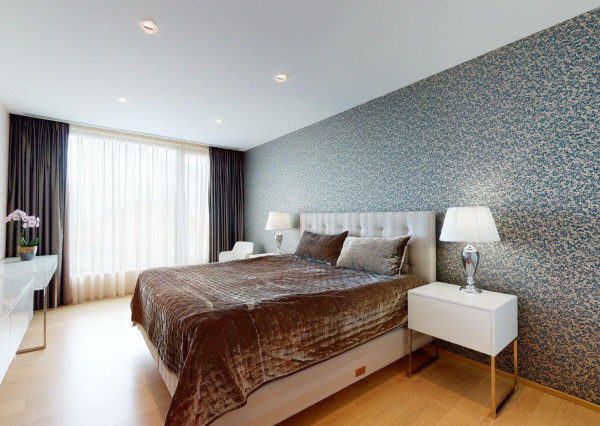 Prenajaté: BONAPARTE -HRADNÝ VRCH, 3 izb.byt 158 m2 + terasa 18 m2 + parking.