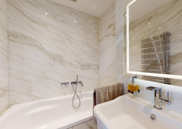 Prenajaté: BONAPARTE -HRADNÝ VRCH, 3 izb.byt 158 m2 + terasa 18 m2 + parking.