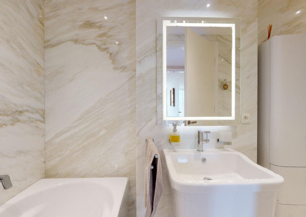 Prenajaté: BONAPARTE -HRADNÝ VRCH, 3 izb.byt 158 m2 + terasa 18 m2 + parking.