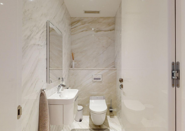 Prenajaté: BONAPARTE -HRADNÝ VRCH, 3 izb.byt 158 m2 + terasa 18 m2 + parking.