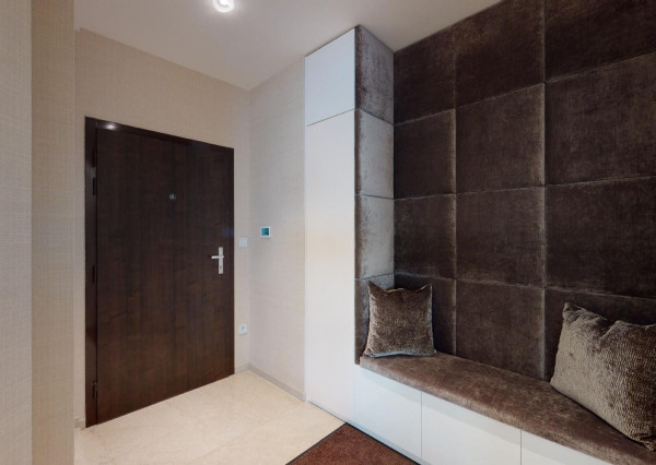 Prenajaté: BONAPARTE -HRADNÝ VRCH, 3 izb.byt 158 m2 + terasa 18 m2 + parking.