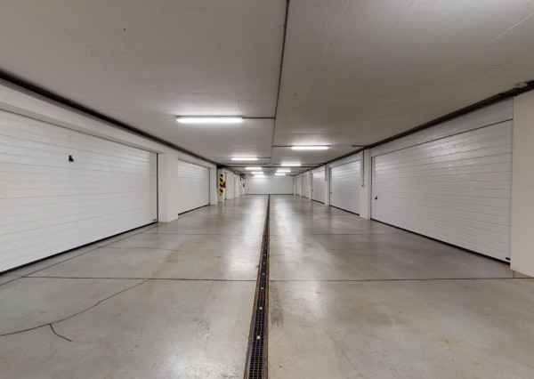 Prenajaté: BONAPARTE -HRADNÝ VRCH, 3 izb.byt 158 m2 + terasa 18 m2 + parking.