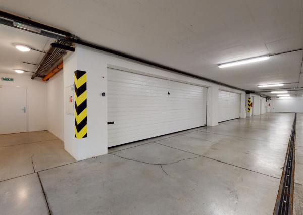 Prenajaté: BONAPARTE -HRADNÝ VRCH, 3 izb.byt 158 m2 + terasa 18 m2 + parking.