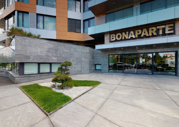 Prenajaté: BONAPARTE -HRADNÝ VRCH, 3 izb.byt 158 m2 + terasa 18 m2 + parking.