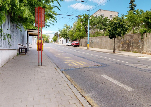 Prenajaté: BONAPARTE -HRADNÝ VRCH, 3 izb.byt 158 m2 + terasa 18 m2 + parking.