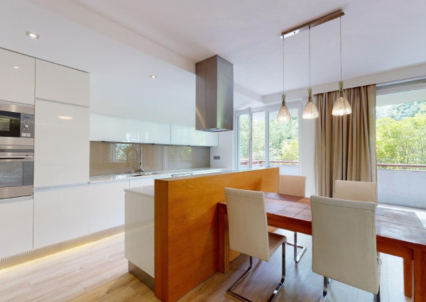 PRENAJATÉ: HRADNÝ VRCH, ul. Drotárska - 4 izb. byt 122m2 + logia 14m2 + parking.