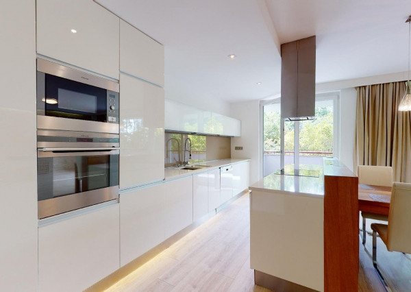 PRENAJATÉ: HRADNÝ VRCH, ul. Drotárska - 4 izb. byt 122m2 + logia 14m2 + parking.