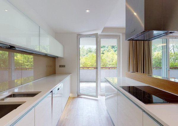 PRENAJATÉ: HRADNÝ VRCH, ul. Drotárska - 4 izb. byt 122m2 + logia 14m2 + parking.