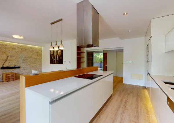 PRENAJATÉ: HRADNÝ VRCH, ul. Drotárska - 4 izb. byt 122m2 + logia 14m2 + parking.