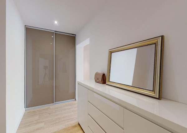 PRENAJATÉ: HRADNÝ VRCH, ul. Drotárska - 4 izb. byt 122m2 + logia 14m2 + parking.