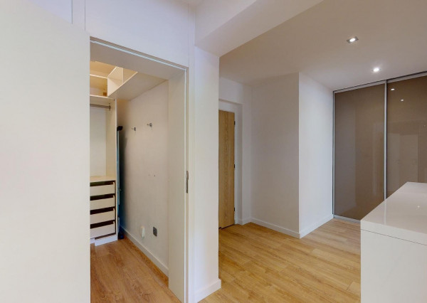 PRENAJATÉ: HRADNÝ VRCH, ul. Drotárska - 4 izb. byt 122m2 + logia 14m2 + parking.