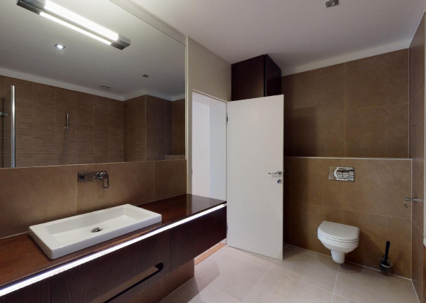 PRENAJATÉ: HRADNÝ VRCH, ul. Drotárska - 4 izb. byt 122m2 + logia 14m2 + parking.