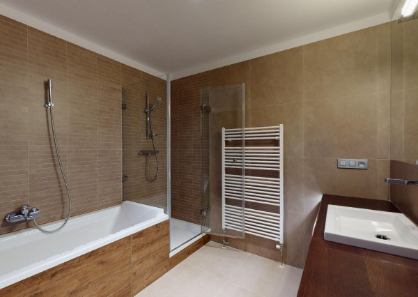 PRENAJATÉ: HRADNÝ VRCH, ul. Drotárska - 4 izb. byt 122m2 + logia 14m2 + parking.