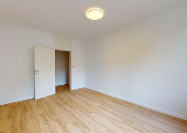 PRENAJATÉ: HRADNÝ VRCH, ul. Drotárska - 4 izb. byt 122m2 + logia 14m2 + parking.