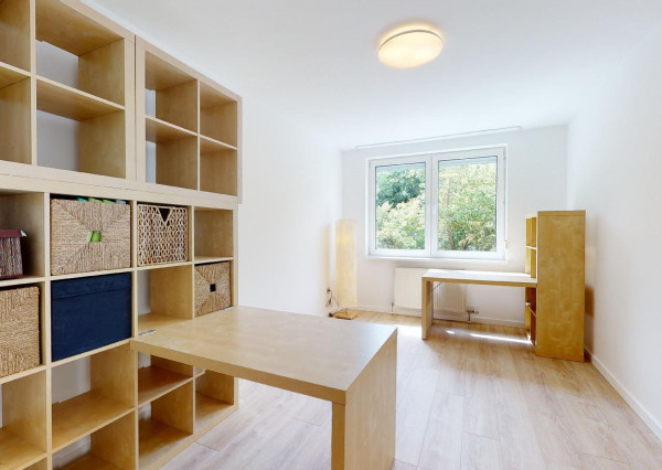 PRENAJATÉ: HRADNÝ VRCH, ul. Drotárska - 4 izb. byt 122m2 + logia 14m2 + parking.