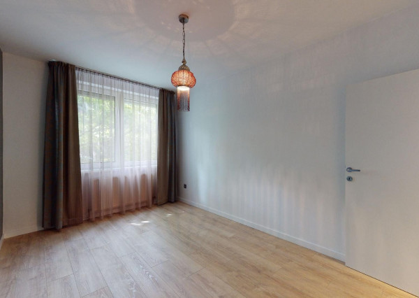 PRENAJATÉ: HRADNÝ VRCH, ul. Drotárska - 4 izb. byt 122m2 + logia 14m2 + parking.