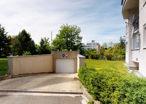 PRENAJATÉ: HRADNÝ VRCH, ul. Drotárska - 4 izb. byt 122m2 + logia 14m2 + parking.