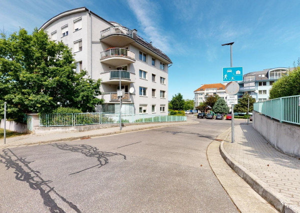 PRENAJATÉ: HRADNÝ VRCH, ul. Drotárska - 4 izb. byt 122m2 + logia 14m2 + parking.