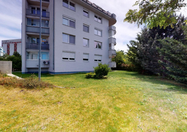 PRENAJATÉ: HRADNÝ VRCH, ul. Drotárska - 4 izb. byt 122m2 + logia 14m2 + parking.