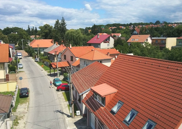 PREDANÉ -V blízkosti Stupavského parku 7 izbový rodinný dom, pozemok 634 m2, 3 garáž. STUPAVA