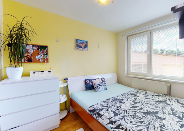 PREDANÉ -V blízkosti Stupavského parku 7 izbový rodinný dom, pozemok 634 m2, 3 garáž. STUPAVA