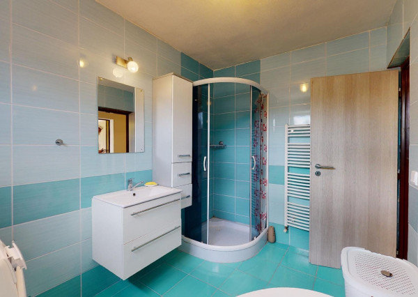 PREDANÉ -V blízkosti Stupavského parku 7 izbový rodinný dom, pozemok 634 m2, 3 garáž. STUPAVA