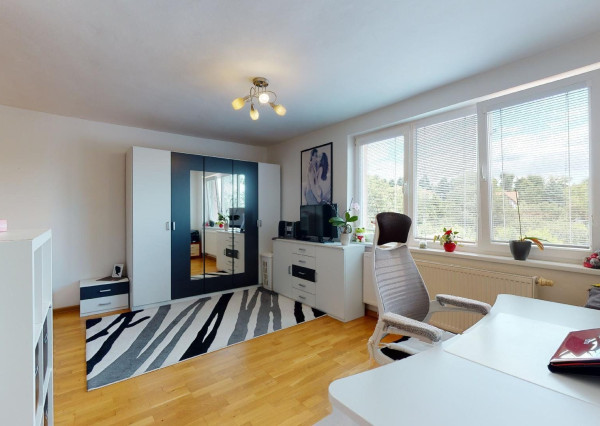 PREDANÉ -V blízkosti Stupavského parku 7 izbový rodinný dom, pozemok 634 m2, 3 garáž. STUPAVA