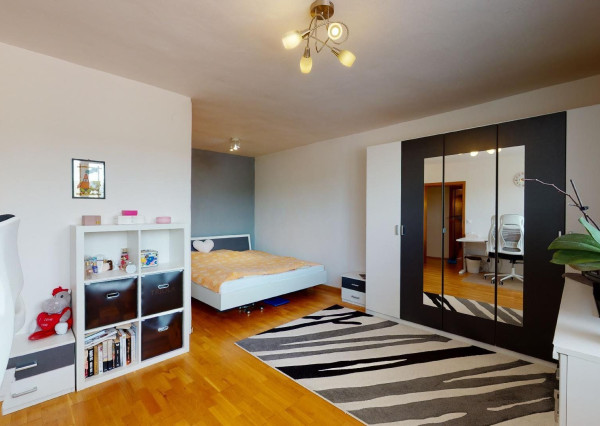 PREDANÉ -V blízkosti Stupavského parku 7 izbový rodinný dom, pozemok 634 m2, 3 garáž. STUPAVA