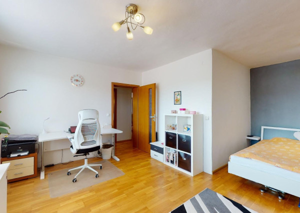 PREDANÉ -V blízkosti Stupavského parku 7 izbový rodinný dom, pozemok 634 m2, 3 garáž. STUPAVA