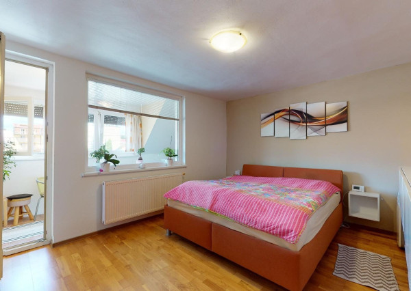 PREDANÉ -V blízkosti Stupavského parku 7 izbový rodinný dom, pozemok 634 m2, 3 garáž. STUPAVA