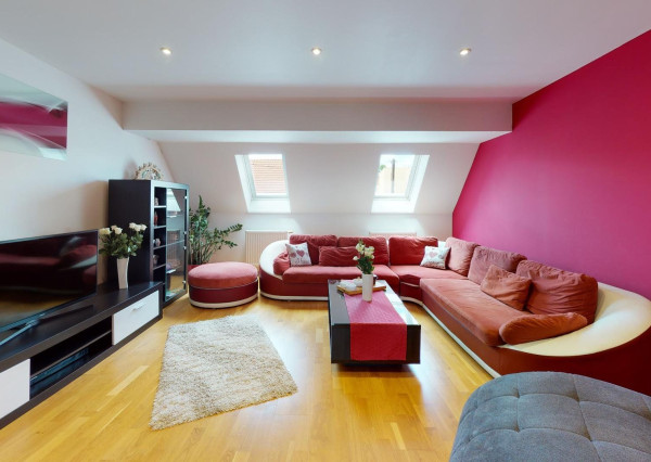 PREDANÉ -V blízkosti Stupavského parku 7 izbový rodinný dom, pozemok 634 m2, 3 garáž. STUPAVA