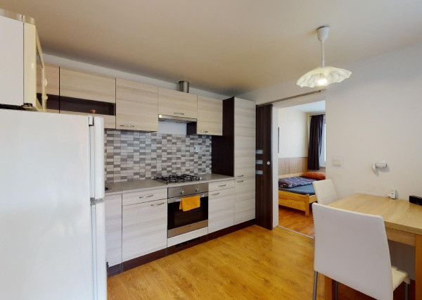 PREDANÉ -V blízkosti Stupavského parku 7 izbový rodinný dom, pozemok 634 m2, 3 garáž. STUPAVA