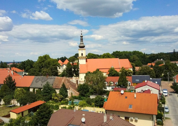 PREDANÉ -V blízkosti Stupavského parku 7 izbový rodinný dom, pozemok 634 m2, 3 garáž. STUPAVA