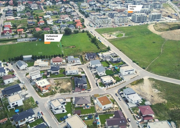 PREDANÉ -rod.dom s pozemkom 908 m2,bazénom,altánkom,3 x garáž v tesnej blízkosti ZŠ, MŠ a námestia v ZB.