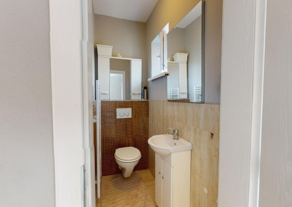 PREDANÉ -rod.dom s pozemkom 908 m2,bazénom,altánkom,3 x garáž v tesnej blízkosti ZŠ, MŠ a námestia v ZB.