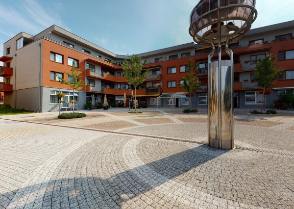 PREDANÉ -rod.dom s pozemkom 908 m2,bazénom,altánkom,3 x garáž v tesnej blízkosti ZŠ, MŠ a námestia v ZB.