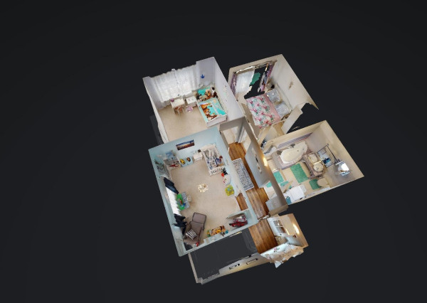 PREDANÉ -rod.dom s pozemkom 908 m2,bazénom,altánkom,3 x garáž v tesnej blízkosti ZŠ, MŠ a námestia v ZB.