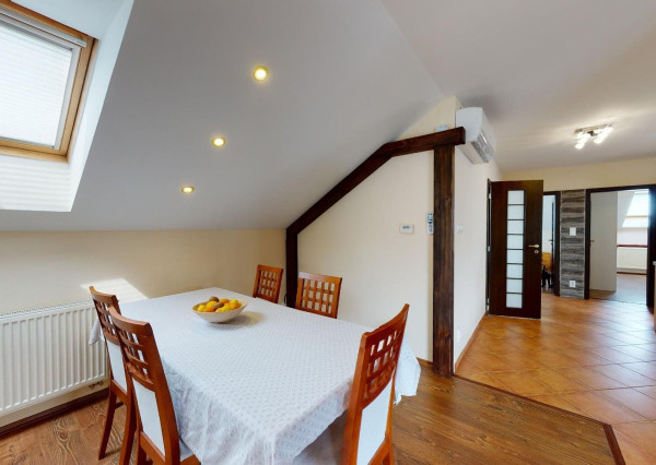 PREDANÉ -rod.dom s pozemkom 908 m2,bazénom,altánkom,3 x garáž v tesnej blízkosti ZŠ, MŠ a námestia v ZB.