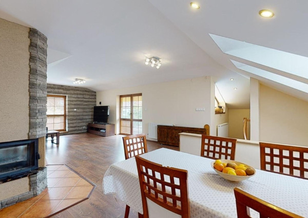 PREDANÉ -rod.dom s pozemkom 908 m2,bazénom,altánkom,3 x garáž v tesnej blízkosti ZŠ, MŠ a námestia v ZB.