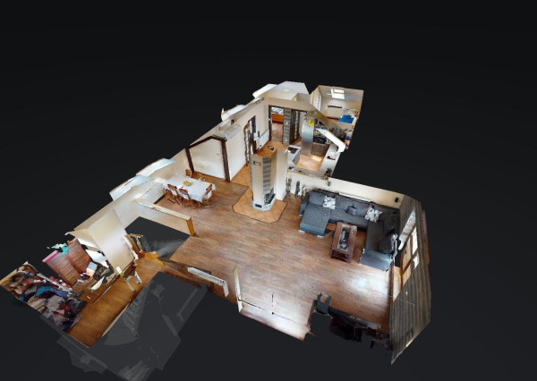 PREDANÉ -rod.dom s pozemkom 908 m2,bazénom,altánkom,3 x garáž v tesnej blízkosti ZŠ, MŠ a námestia v ZB.