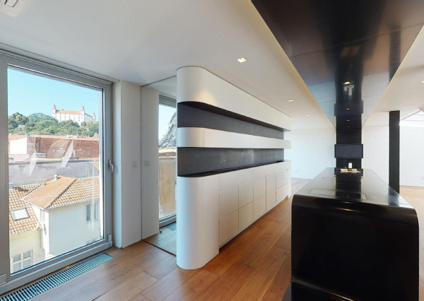 PREDANÉ - mezonetový byt 129,70 m2  s balkónom v historickom centre BA - STARÉ MESTO.