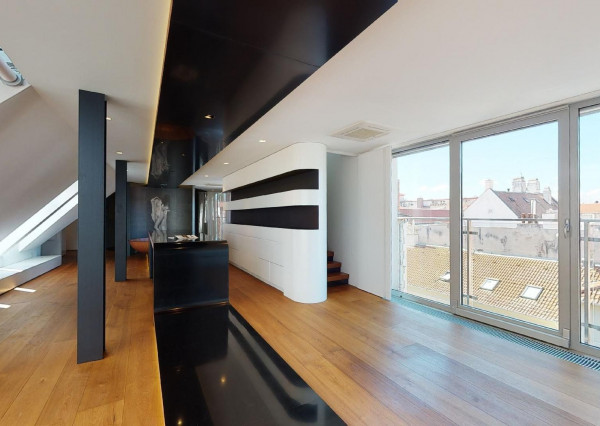 PREDANÉ - mezonetový byt 129,70 m2  s balkónom v historickom centre BA - STARÉ MESTO.