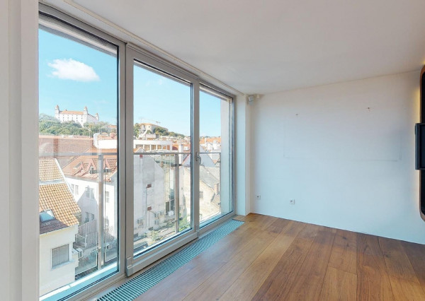 PREDANÉ - mezonetový byt 129,70 m2  s balkónom v historickom centre BA - STARÉ MESTO.