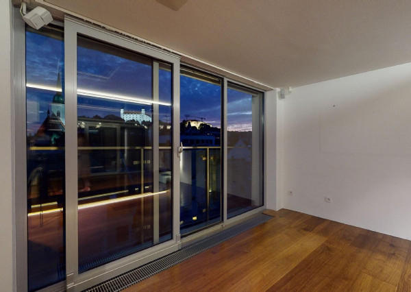 PREDANÉ - mezonetový byt 129,70 m2  s balkónom v historickom centre BA - STARÉ MESTO.